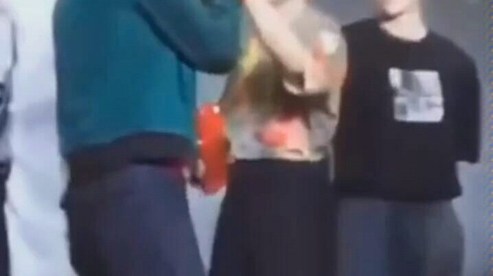 【Vương Nhất Bác】Cái cái ôm này làm tôi bần thần trong giây lát…