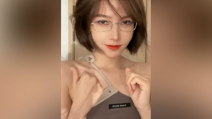 Girl with eyeglasses manga dressup