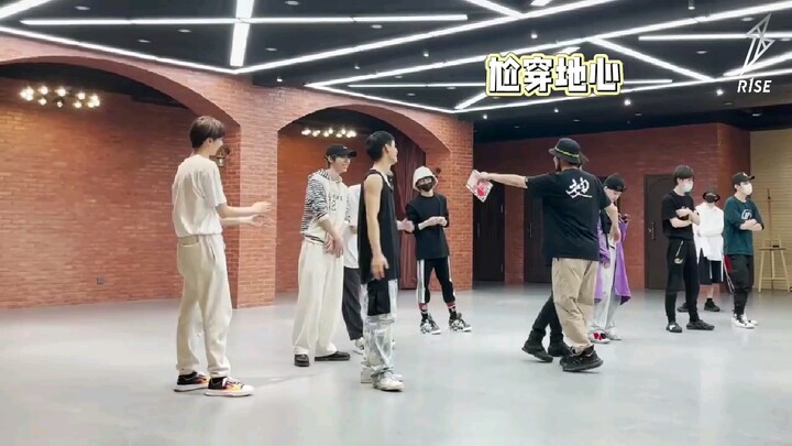 R1SE's May-end training highlights: cute interactions, playful antics, and a surprise drop! Watch th