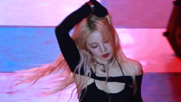 Kenapa Raina terlihat begitu seksi setelah beberapa hari tak bertemu?