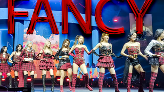 [KPOP] Fancam TWICE trong concert tại Oakland ngày 18.02.2022