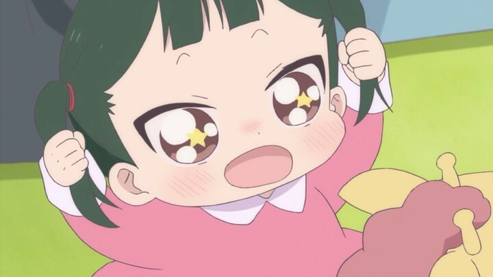 Qilin's twin ponytails are very cute, they were tied by her mother.