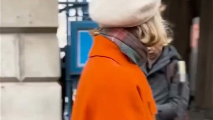 Tsinghua Professor’s Elegantly Polished Reply to Overseas Neighbors Goes Viral on Instagram