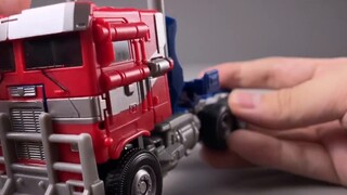 After watching Transformers 7, play with the pillar! MPM had to play with this before? SS102 Transfo