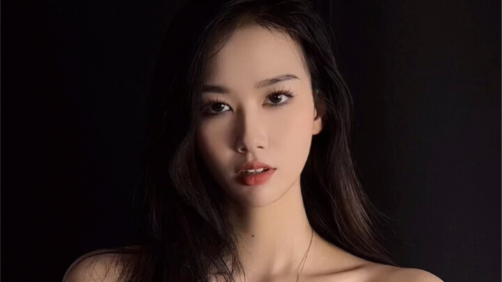 The girl is pretty? Or the leather case?