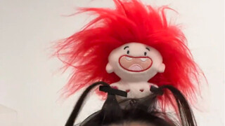 ที่คาดผมที่เพื่อนสนิทให้มา น่าเกลียดมาก ชอบมาก ฮ่าๆๆ ช่วยฉีกผมฉันได้เหมาะกับฉันสุดๆ เลย～