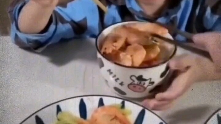 تلك الكلمة الواحدة "شكرًا يا أمي" حاولت إيقاظ حنان الأم، لكنها كانت عديمة الفائدة تمامًا. لا بد أن ت