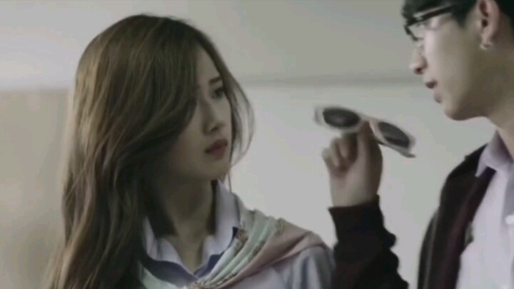From a cool guy and a cool girl to a cool girl and a cute brother, this pair of ghost ships is prett