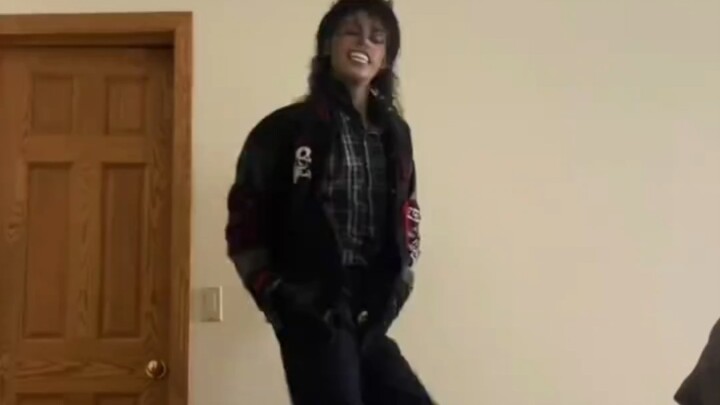 New dance creator just joined—let’s become Michael Jackson’s shadow and the best dancer out there! C