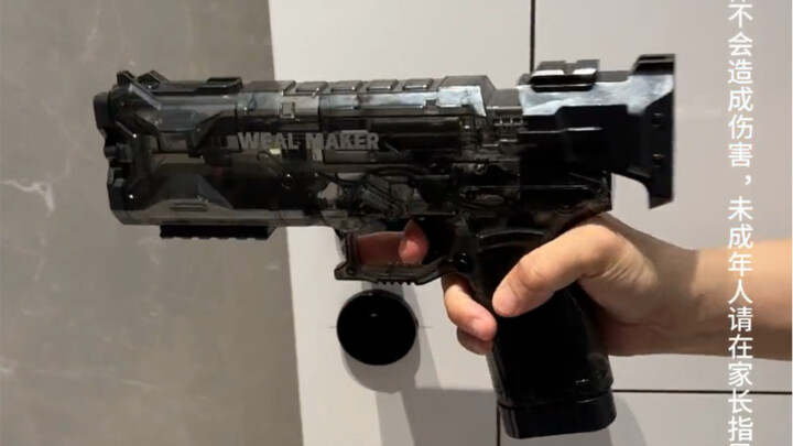 This transparent gecko-themed electric water gun is absolutely mind-blowing in the entire water gun 