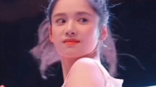 Oh my god... this face was born for the heroine of a campus novel!