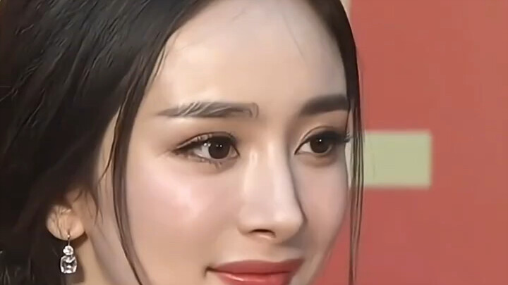 Yang Mi shoots "Tiny Times 3" during pregnancy