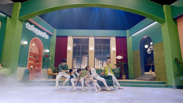 20210625 NCT DREAM – Dive into you Another new stage—those green little whales are so cute!
