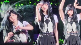 حتى الباروكة المضيئة لا تستطيع إخفاء جمالها! ليو تشي مين، 25 أغسطس 2022، بث مباشر من SMTOWN غريب وحا