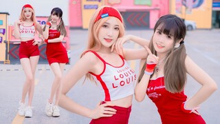 Oh!!  姐姐又跑出来和妹妹一起跳舞啦！