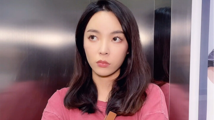 Menerima pujian tetapi tidak menerima tatapan penasaran