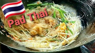 ผัดไทยกุ้งสด ผัดไทย99 Authentic Pad Thai It's a Thai Famous Dish