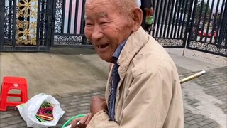 大爷的笑感觉很亲切