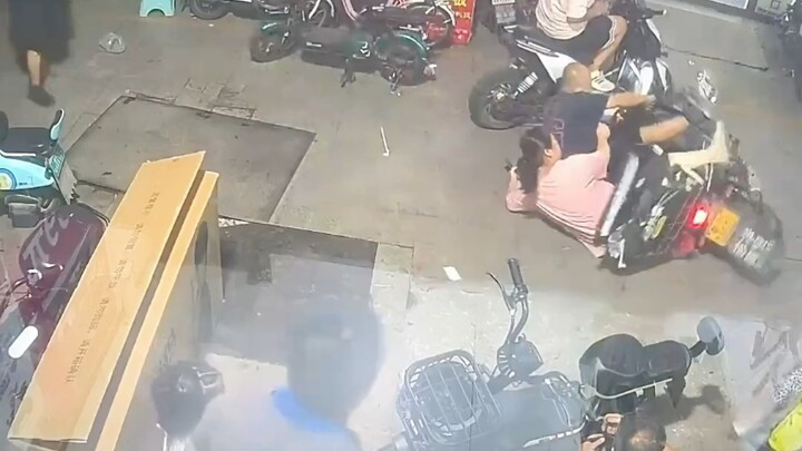 Those awkward cycling moments #UnluckyGuy #ClumsyYetPlayful #CrashScene