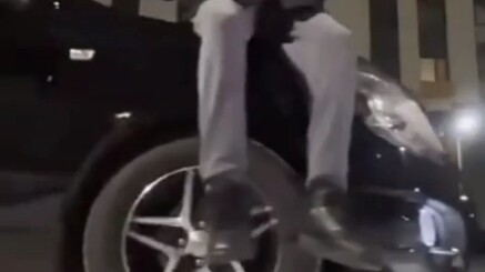 Aneh sekali, lihat lagi sekali