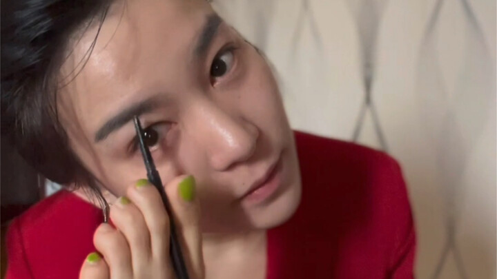 Vẻ đẹp kiều diễm, cốt cách anh hùng.