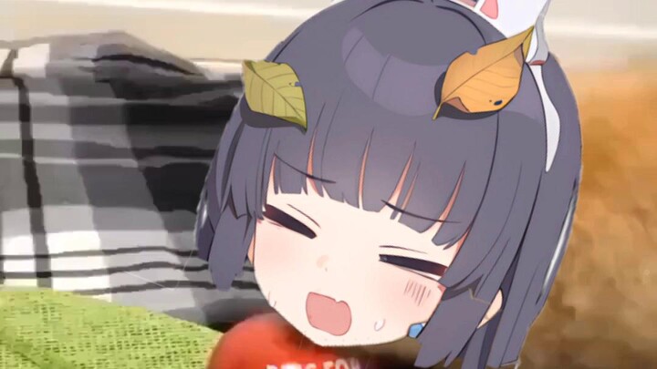 Xiaomeiyou, who's happy because she was "fed" by her teacher