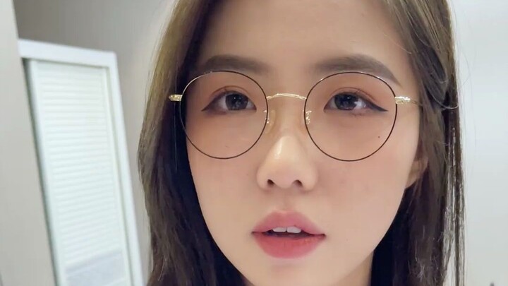 Orang harus tidur lebih awal, di mimpi semua hal bisa terjadi!!