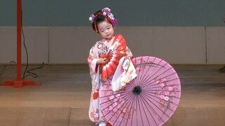 Five-year-old children Japanese dance