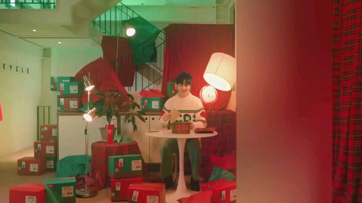 Brandnew Kunto Aji, rupane koyok anak'e om Kartono, suarane koyok Homer Simpson + matta esso