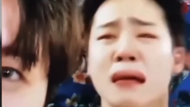 Đây là sưng à, cười mà đuổi tôi đi hả?