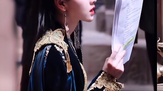 มันตลกมากเลยนะ ไม่แปลกใจเลยที่ผู้กำกับสามารถเล่นบทสมทบได้เก่งขนาดนี้ เธอตั้งใจฟังผู้กำกับจริงๆ ฮ่าๆ!