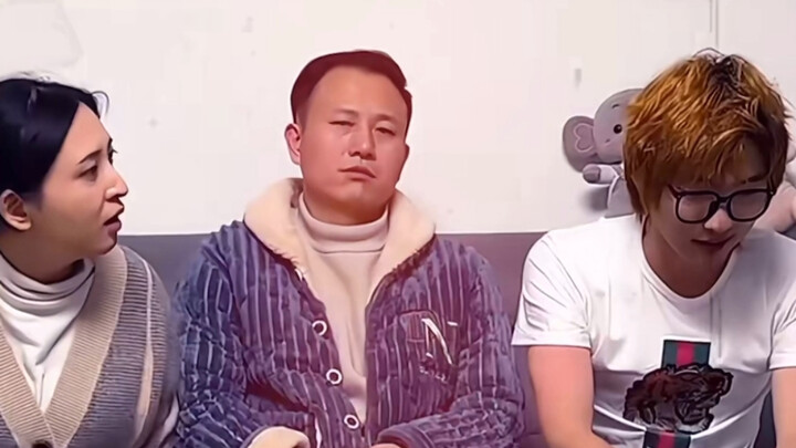 老丈人:坏了，冲我老婆来的