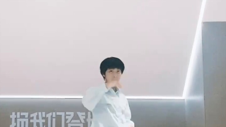 [Terlibat dalam Seri 1⃣] Koreografi improvisasi untuk lagu baru Yan Haoxiang "Tail Number 6208" | i 