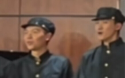 อย่าสบตากับเพื่อนที่ดีที่สุดของคุณบนเวที