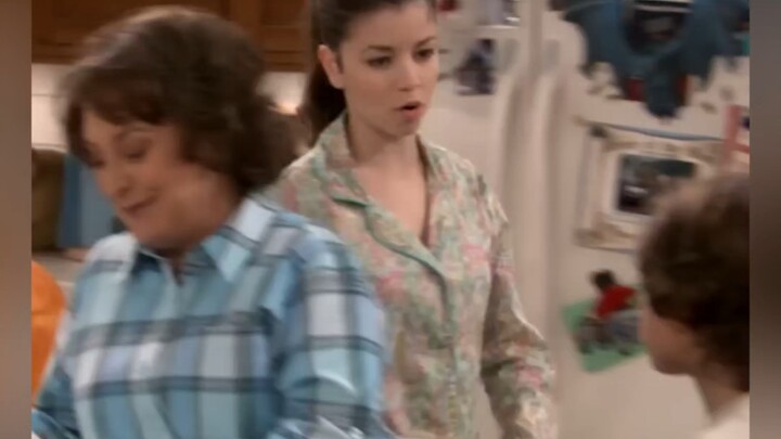 Latin American version of "A Family Affair": Carmen and her younger brother plan for Halloween