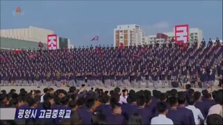 Grande apresentação dos recém-formados das escolas secundárias superiores de Pyo