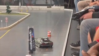 遥控赛车表演漂移