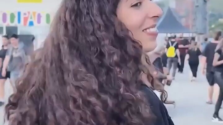 Guess the gender from their hair— a game with an extremely high failure rate