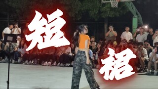 Ai mà chưa xem chiếc váy siêu ngắn tuyệt đẹp này!