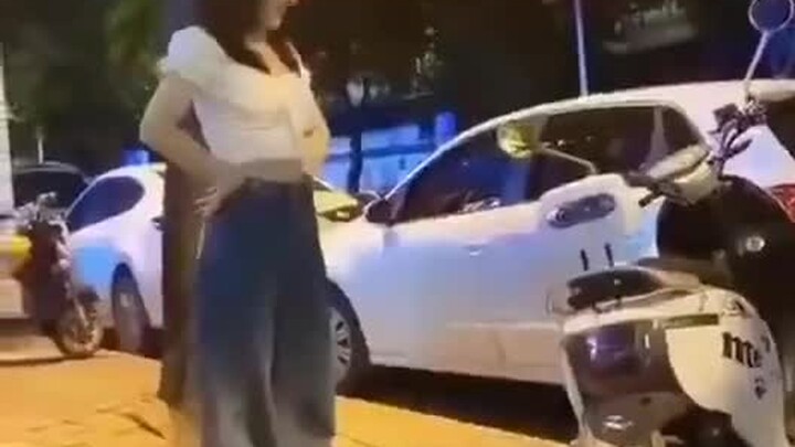 Kulit cantik semuanya sama, tapi jiwa yang menarik itu unik.