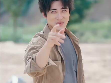 ละครสั้นสุดเร้าใจ: หนุ่มผู้กล้าลุกขึ้นมาปกป้องทุกคน