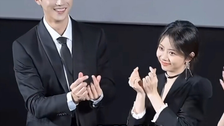Tan Songyun and Xu Kai danced the second grade dance live, so cute