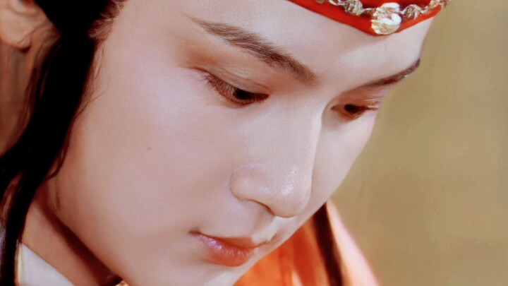 Lecherous gaze VS eyes like autumn waters—now this is how Shenying Shizhe's gaze should be!!