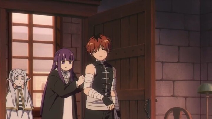 Although Fei Lun's fist didn't hurt at all, Xiu Bao still had to pretend to be scared.