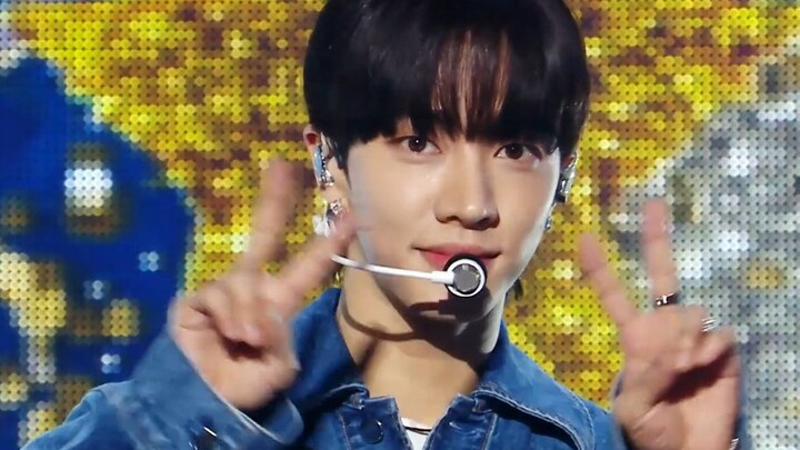 Highlight’s Latest Comeback Track “Alone + S.I.L.Y” – First Stage Performance!