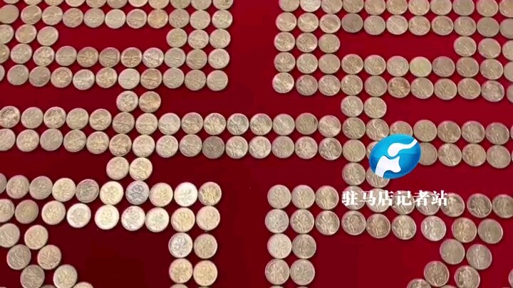 My sister used over 400 yuan in coins to make a coin photo frame for my sister-in-law. "It's not exp