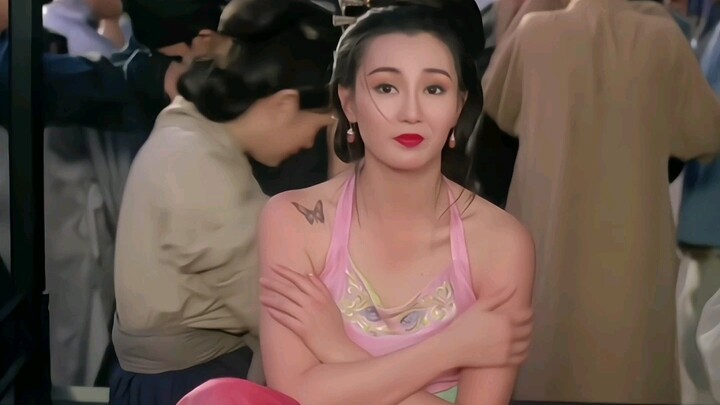 Maggie Cheung always has great chemistry with whoever plays her romantic partner.