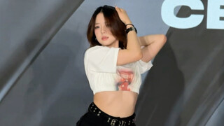 لديك موسيقى ورقص قويان جدًا مثل "hands up" لدخول kpop