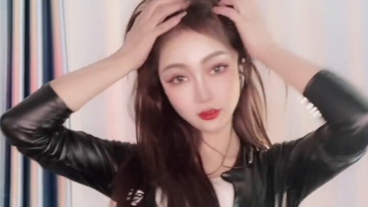 ⚡Is the leather jacket, black stockings and long legs yyds⚡