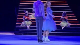 [Trusova] Sasha's beautiful violin crab walk and bow turn! "Cinderella" ice show general group ice p